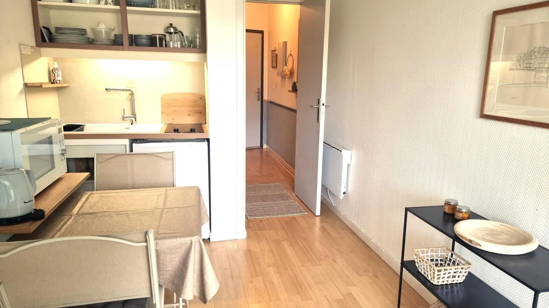 Studio, Balcon Et Acces Direct Page 디나르 아파트